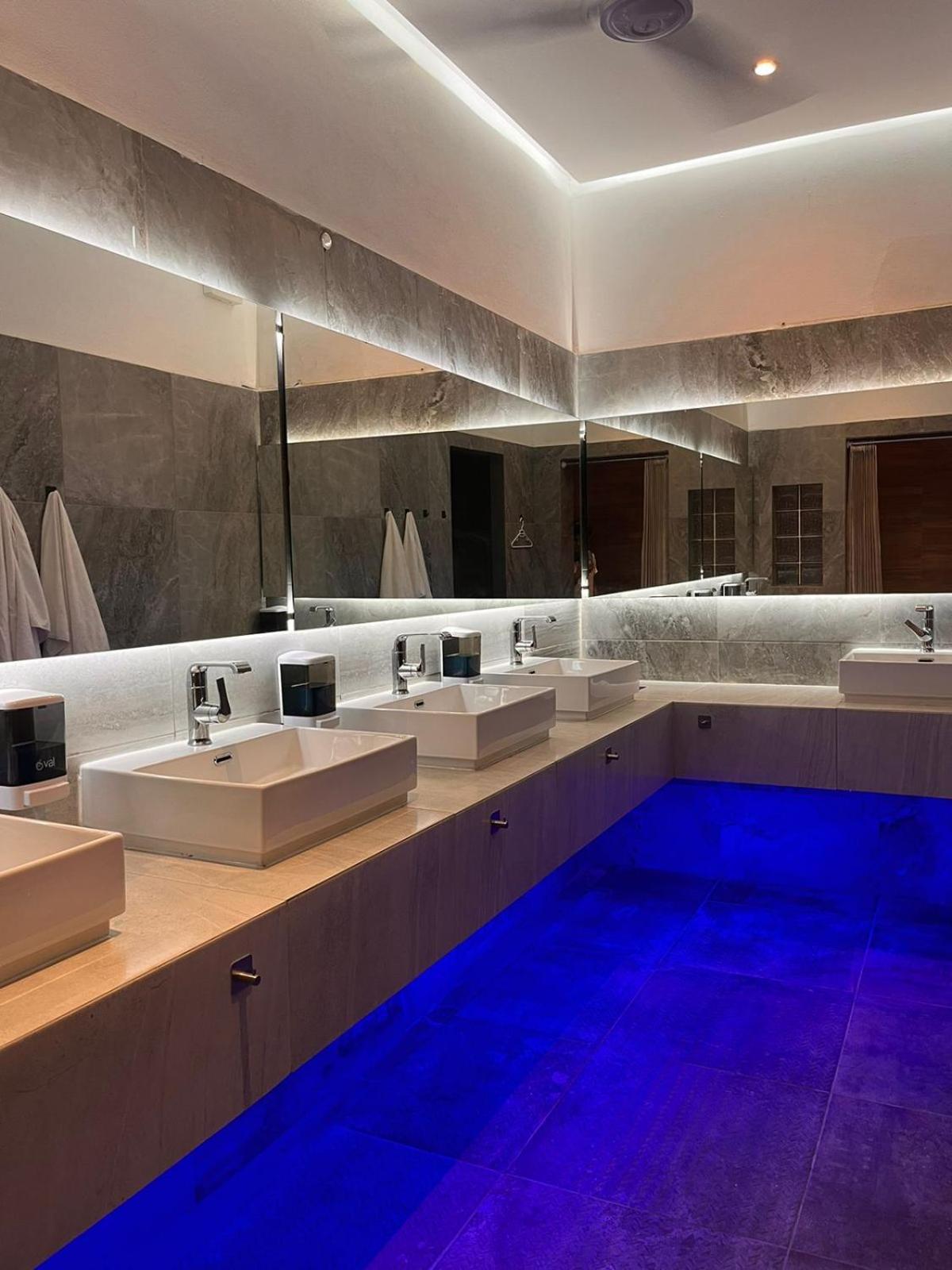 Spartacus Hostel Boutique For Men Puerto Vallarta Bagian luar foto