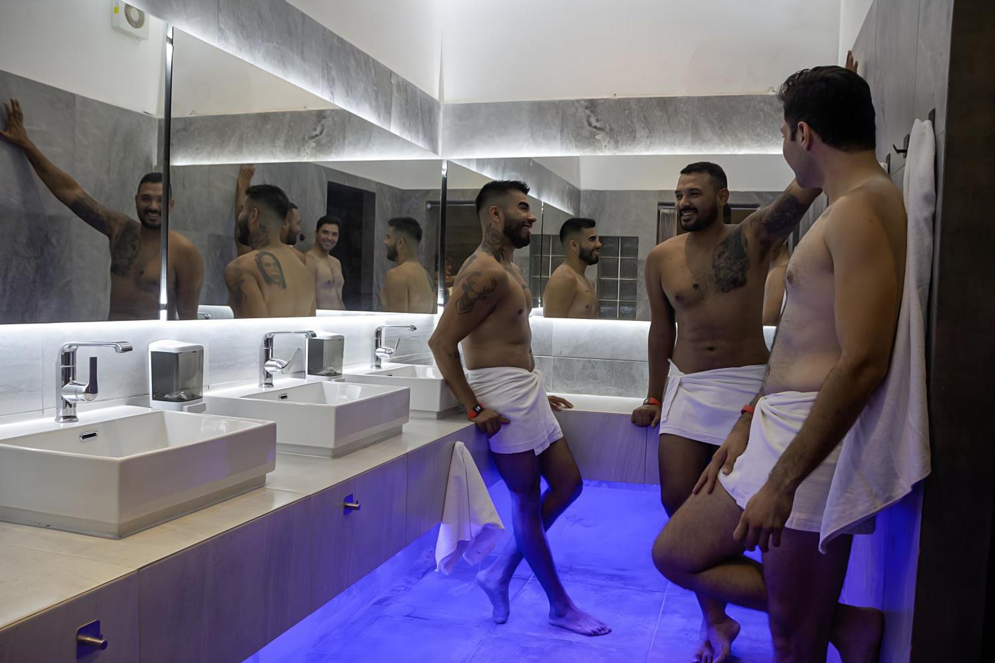 Spartacus Hostel Boutique For Men Puerto Vallarta Bagian luar foto